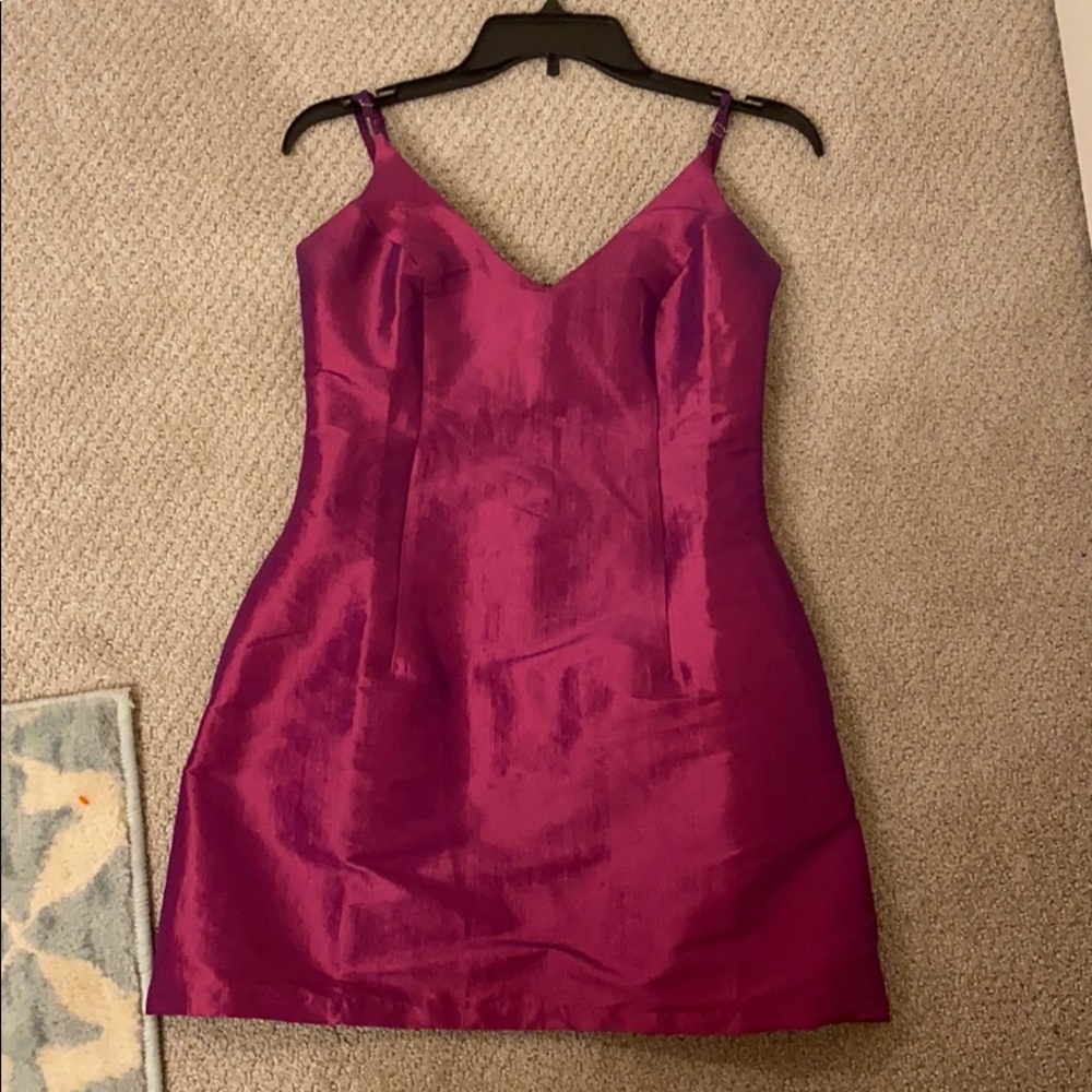 Super cute and fun dress! Great for dances, rush